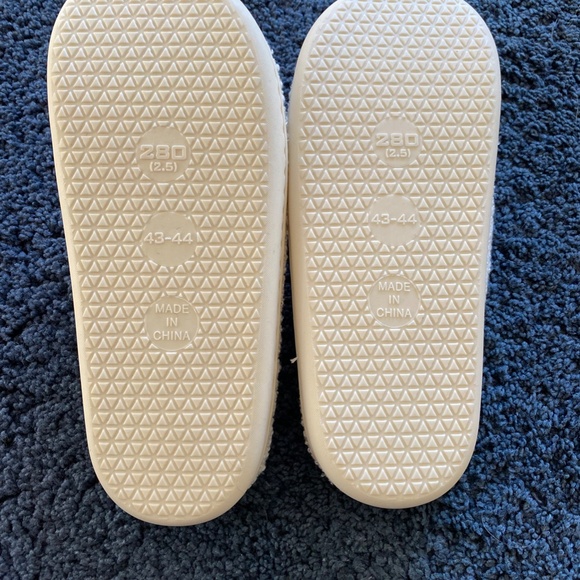 Nordic Peace Fluffy Heart Slippers Size 9W - Picture 4 of 4